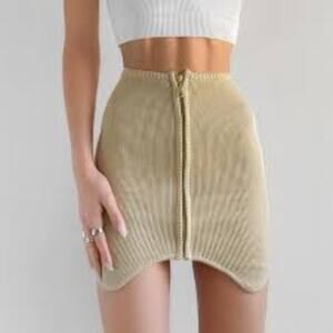 URBAN OUTFITTERS WOMEN'S CREAM TAN WOMEN GOLD ZIPPER SKIRT SIZE SMALL